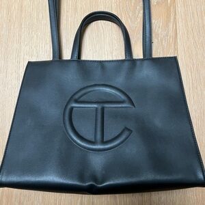 Telfar medium shopping tote in black